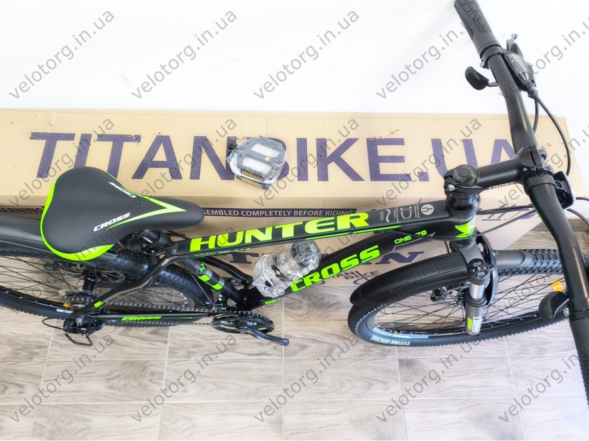 Велосипед Cross 27,5" Hunter Рама-17" black-green — надійний гірський байк для активних поїздок. Безкоштовна Доставка
