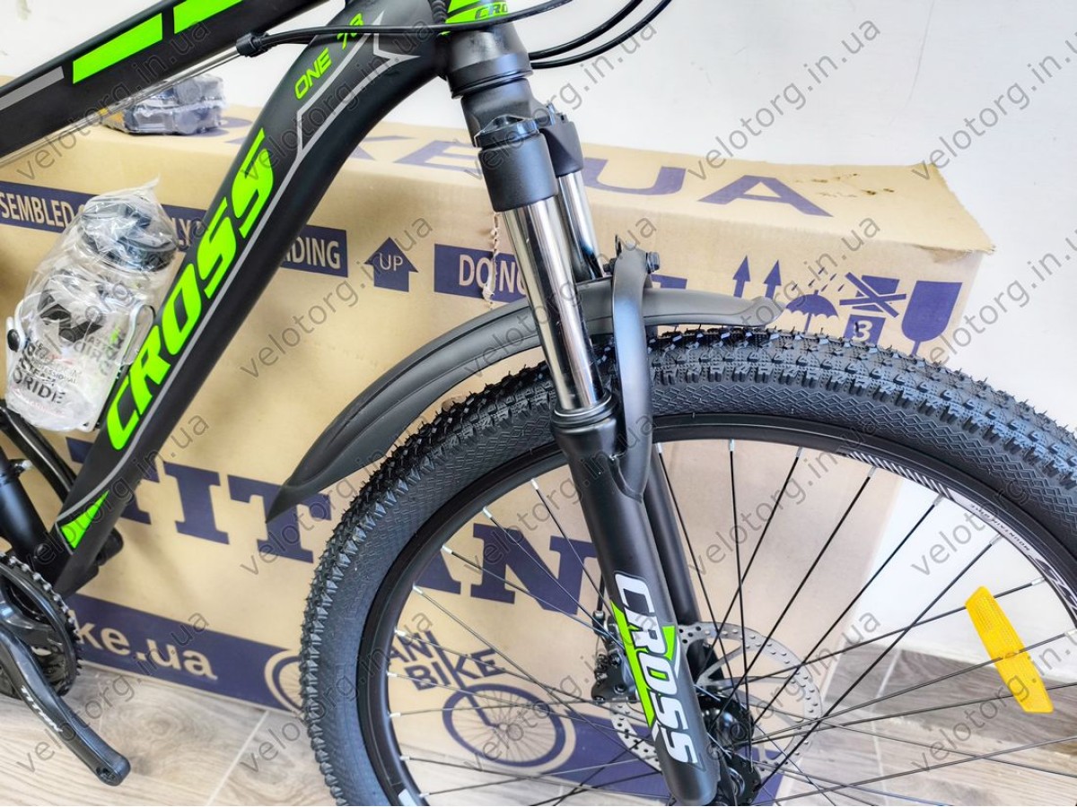 Велосипед Cross 27,5" Hunter Рама-17" black-green — надійний гірський байк для активних поїздок. Безкоштовна Доставка