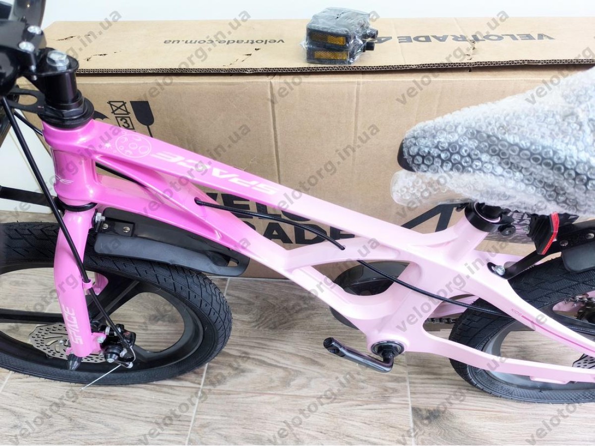 Велосипед MG 18″ SPACE KID ANDROMEDA DD рама 10″ рожево-малиновий 2026 магнієвий